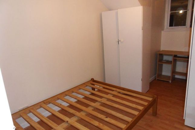 Flat 11,Frewin House,60, Headstone Road, Harrow photo 3