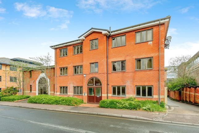 Flat 5, Wesley Court, Clarendon Road, Redhill photo 2