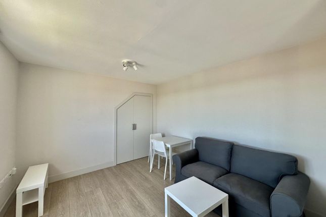 376C, Long Lane, Uxbridge photo 2