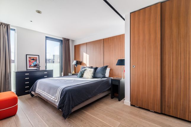 Flat for sale in Hollen Street, Soho