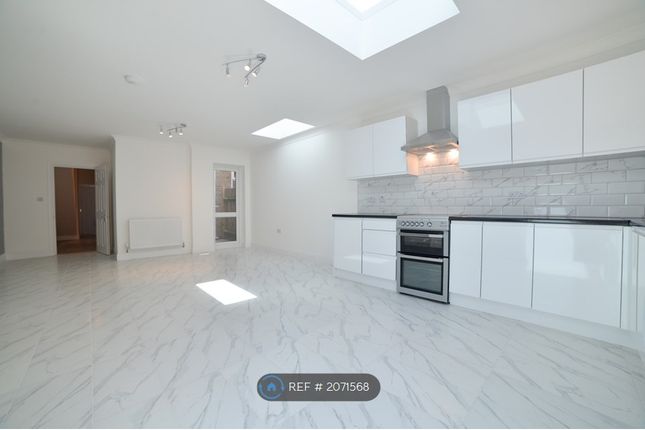 Thumbnail Flat to rent in Oaklands Road, London