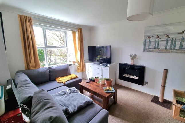 32, Heather Close, GOSPORT photo 3