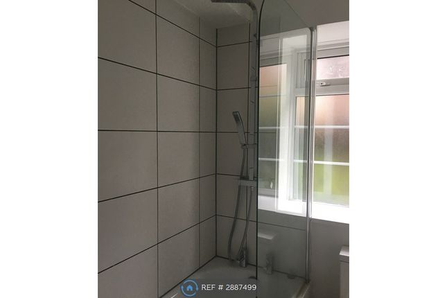 Flat, Streatham Court Streatham High Road, London photo 3