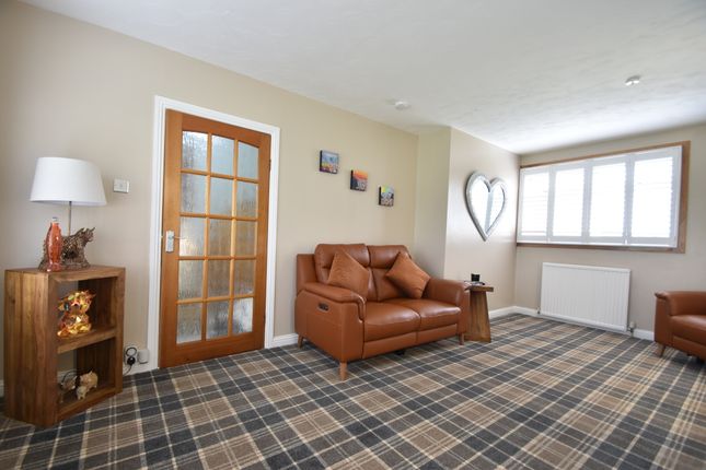 17, Briar Gardens, Whitburn photo 4