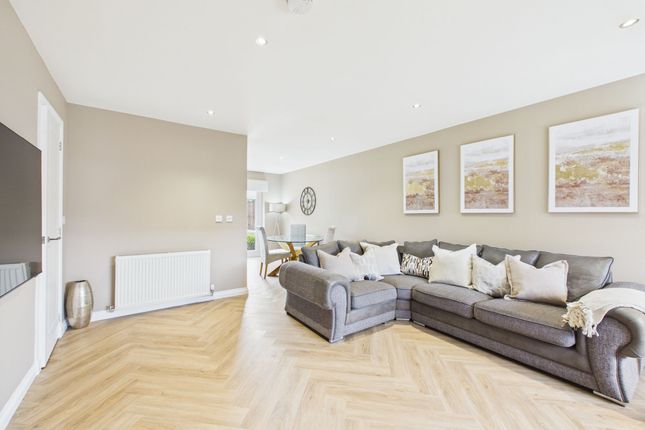 2 Laighshaws Place, Larkhall photo 3