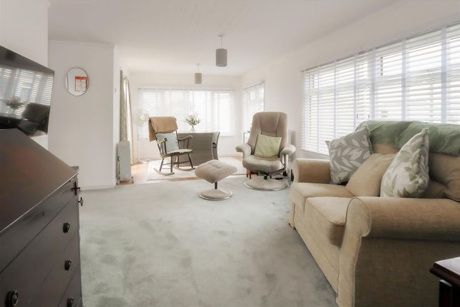 14 Kingsmead, Thornlea Park, Littlehampton photo 2