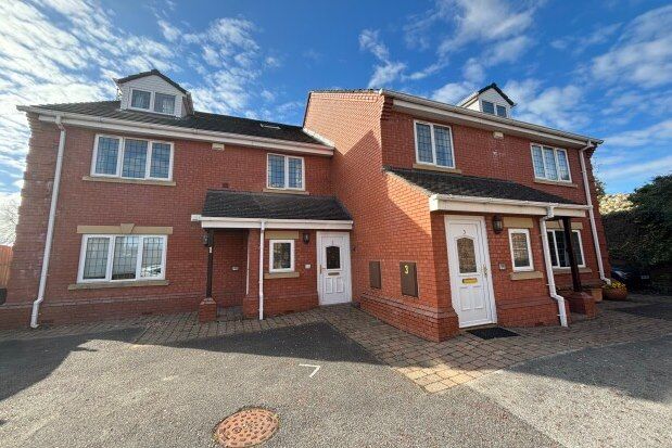 Flat to rent in Pensby Road, Wirral