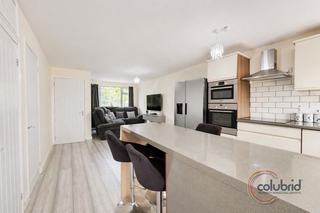 4, Geary Drive, Brentwood photo 3