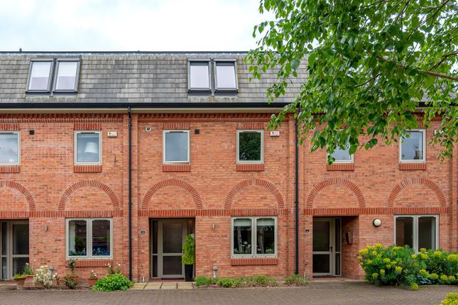 Town house for sale in Orchard Court, York City Centre