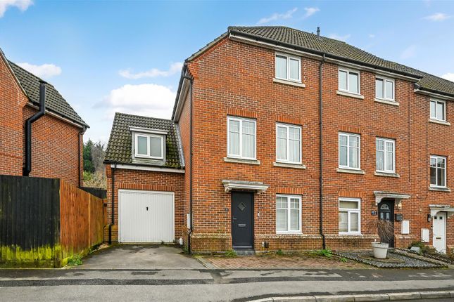 End terrace house for sale in Knights Grove, North Baddesley, Hampshire