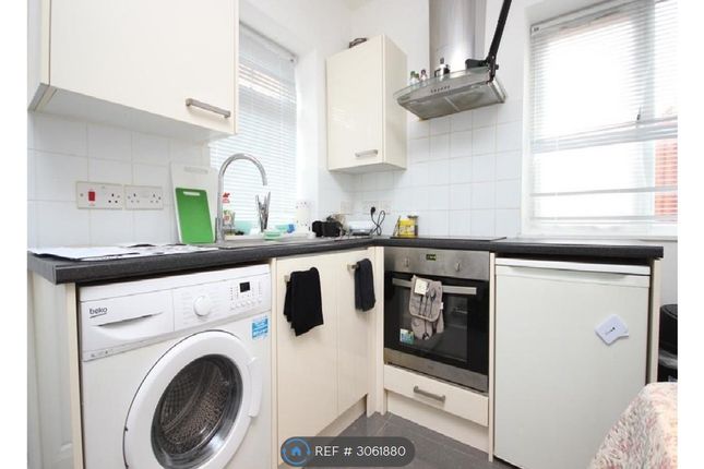 A Ground Floor Studio Olive Road, South Ealing, London photo 4