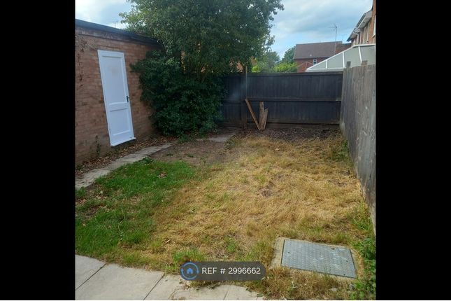 Fleetwood Court Freshbrook, Swindon photo 5
