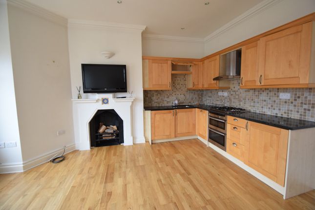 39, Convent Court, Windsor photo 2