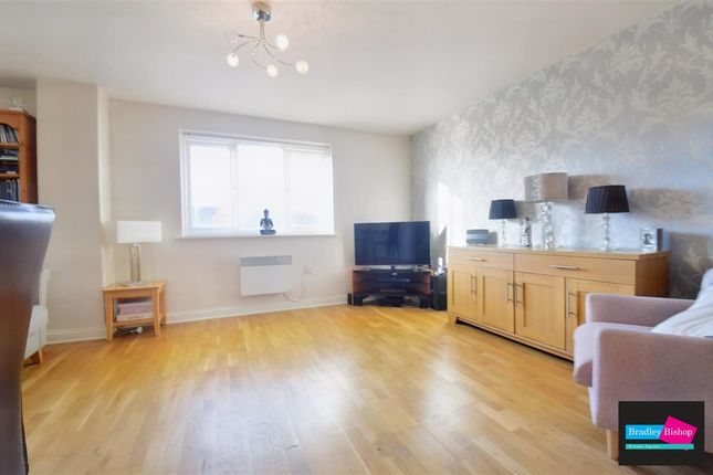Maisonette for sale in Forest Avenue, Orchard Heights, Ashford, Kent