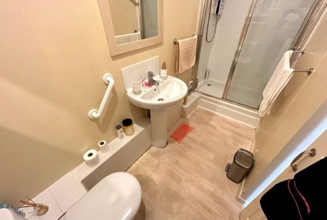 Flat for sale in Queensway, Southampton