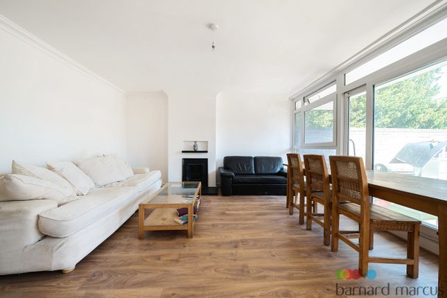 Flat 6, Exford Court, Bolingbroke Walk, London photo 3