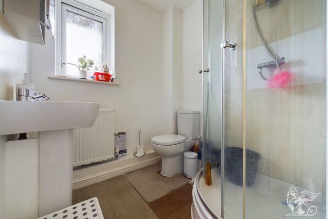 Flat for sale in Fairlane Drive, South Ockendon