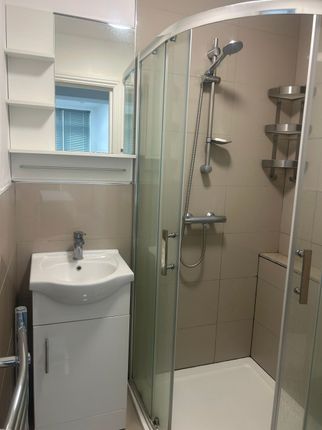 28 Cavendish Avenue, Ruislip photo 4