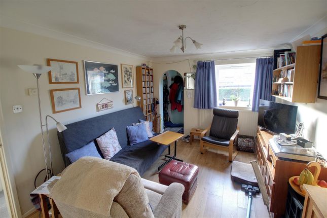 7, Newlands Court, Newent photo 3