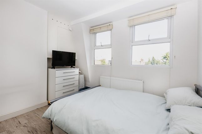65c, Hampden Road, London photo 2