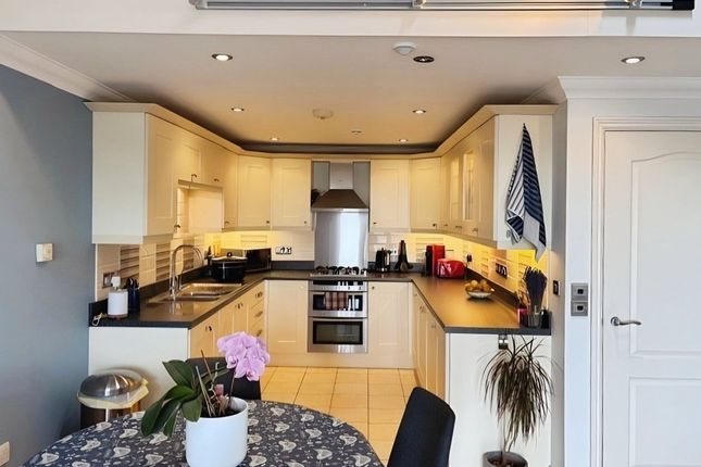 Flat 16,, 72 Dumpton Park Drive, Broadstairs photo 4