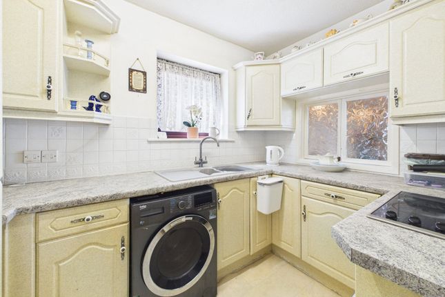 Apartment 4 Etonhurst, 35, Beach Road, North Somerset photo 3