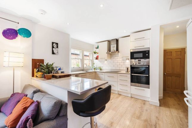 Flat to rent in Trouville Road, Abbeville Village, London