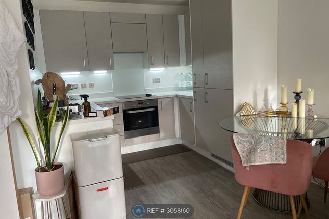 Flat, The Ridgeway Medawar Drive, London photo 4