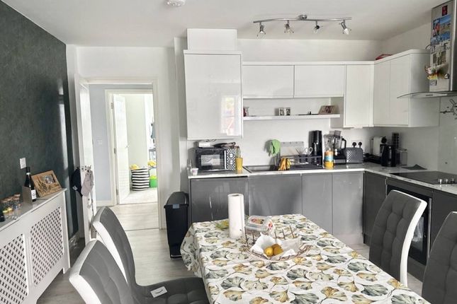 Apt 16 Fern Court, Rotherham photo 2