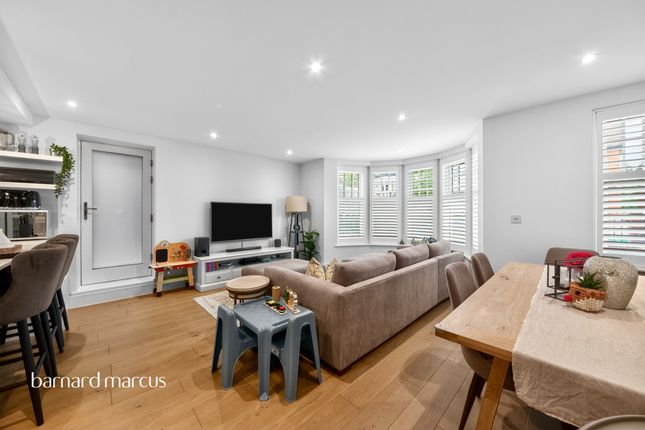 Flat 2, Hedron Court, 1a, Avondale Avenue, London photo 3