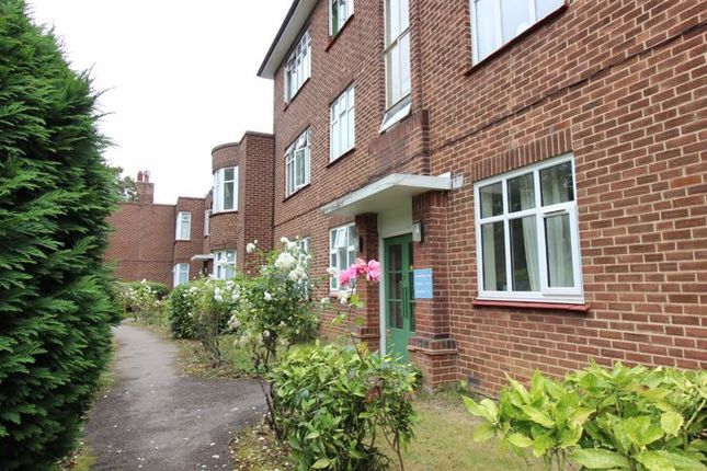 Flat to rent in Canons Park Close, Canons Park, Edgware