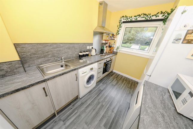 8, Balbirnie Avenue, Markinch photo 4