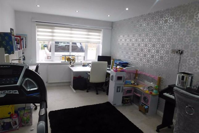4 Bed Detached House For Sale In Acton Close Mile End Stockport