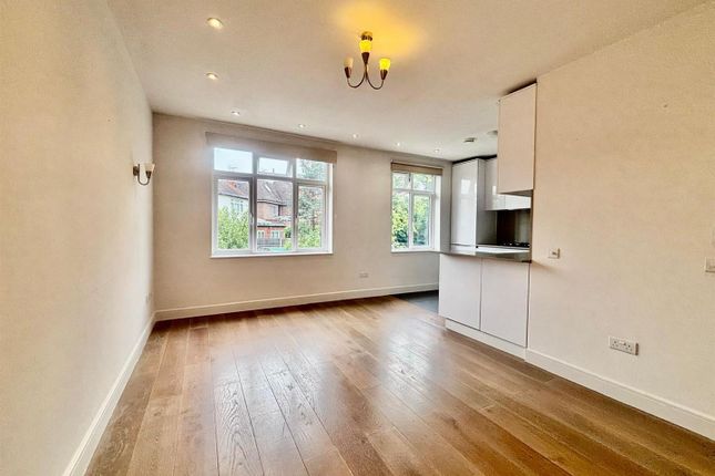 Leeside Crescent, London photo 2