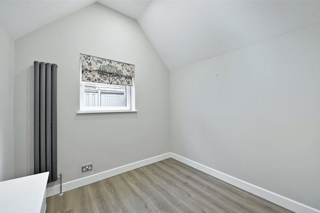 25, Station Road, Buckinghamshire photo 5