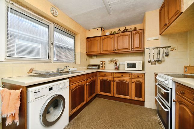 97, Phyllis Avenue, Peacehaven photo 2