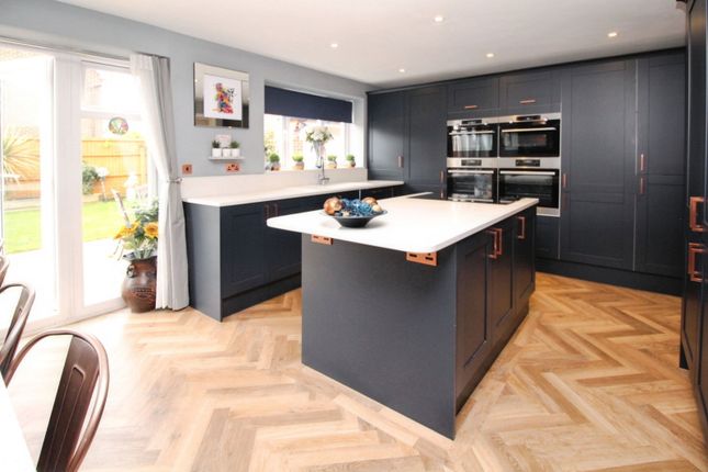 6, Crosbie Grove, Kidderminster photo 4
