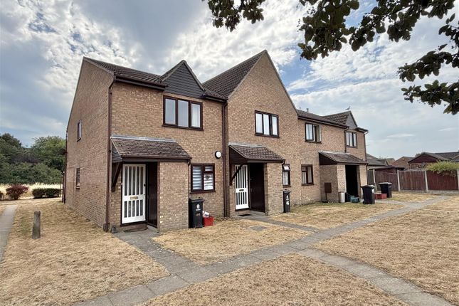 1-bed flat on Flat 44, Parklands Court, Saxmundham Way, Clacton-On-Sea, £105,000