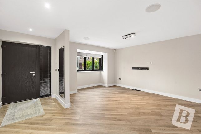 Peartree Lane, Brentwood photo 4