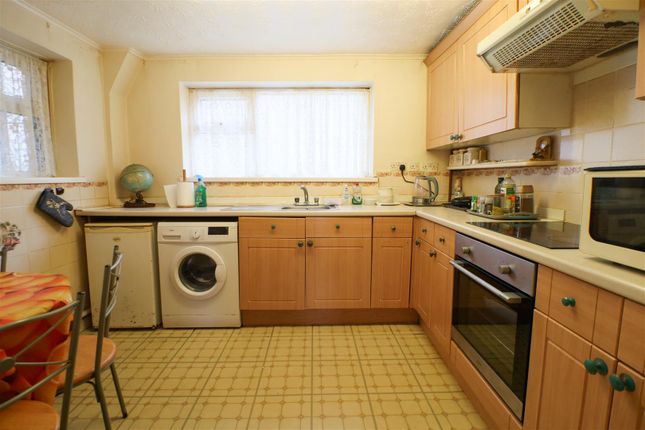 115, Hopkinstown Road, Pontypridd photo 4