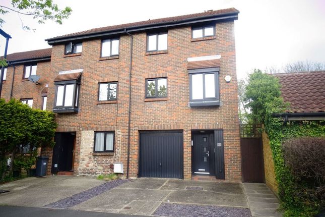 Town house for sale in Tanglewood Way, Brookside, Feltham