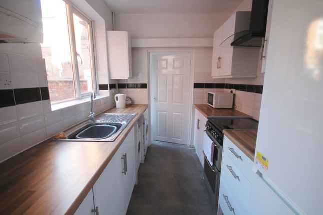 Terraced house to rent in Avenue Road Extension, Clarendon Park, Leicester
