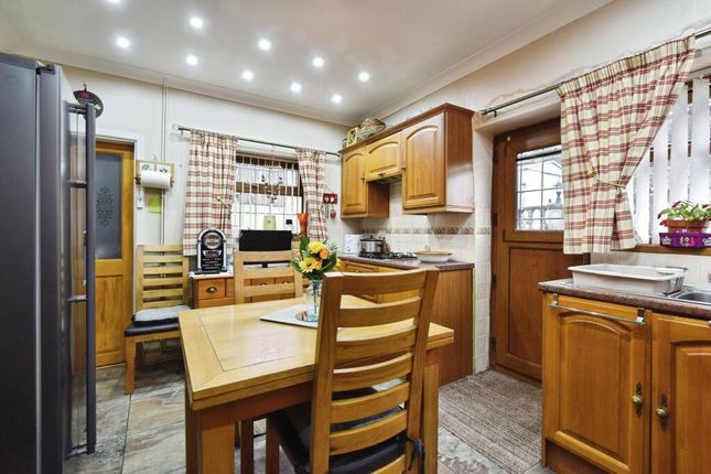 29, Abernant Road, Ammanford photo 4