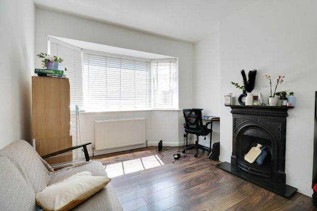 18, Alverstone Gardens, London photo 3
