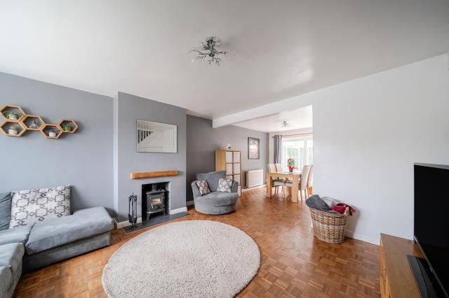 3-bed house on 13, Crofton Close, Chertsey, £500,000