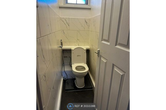 Flat, Sligo House Beaumont Grove, London photo 5