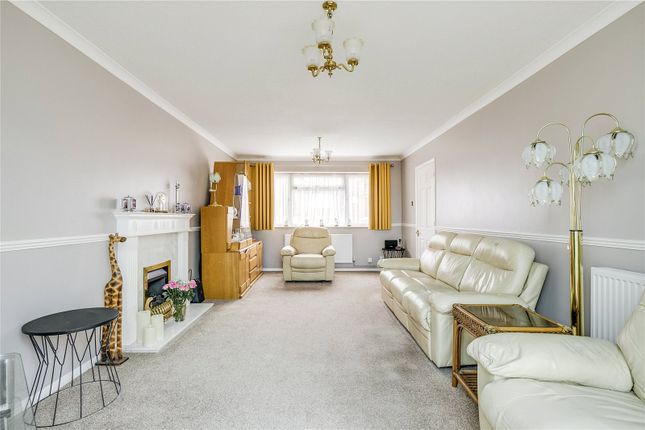 15, Dawlish Close, Hertfordshire photo 4