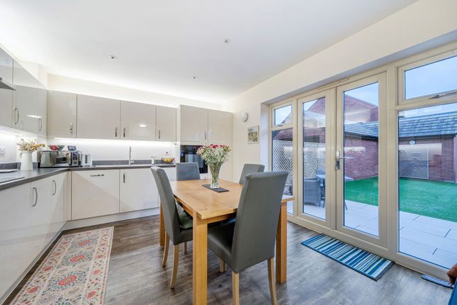 24 Bluebell Road, Tewkesbury photo 2