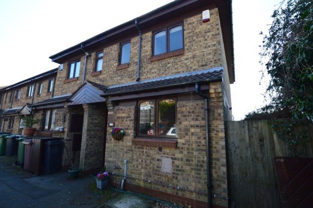 Thumbnail Property to rent in Derwent Close, Dronfield