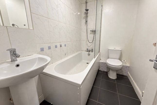 Flat 3, 9b, DEWSBURY photo 5